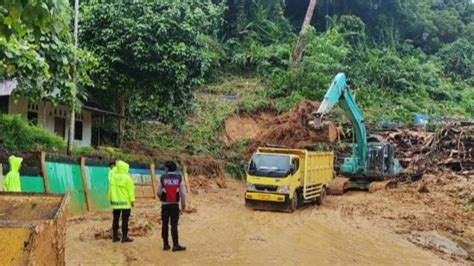 Banjir Dan Tanah Longsor Terjang Kabupaten Pesisir Selatan Sumbar 16