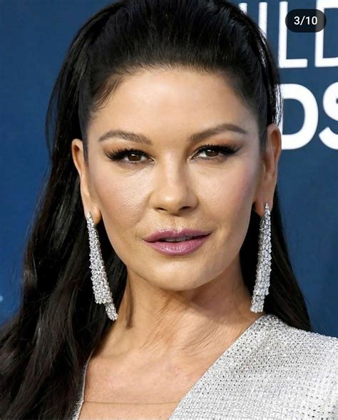 Close Up Of Catherine Zeta Jones Shows Her True Age In 2025 Cathrine