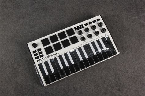 Akai MPK Mini Mk3 Special Edition White 2nd Hand | Rich Tone Music