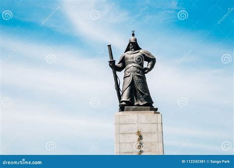 Admiral Yi Sun-Shin Statue At Gwanghwamun Square In Seoul, Korea ...