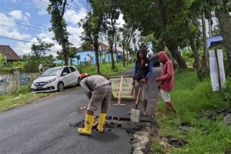 Aspal Carat Ngariboyo Rusak Dewan Jangan Kasih Ampun Rekanan Tak