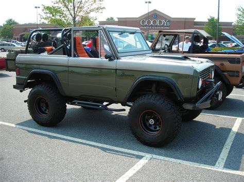 green bronco - cool color | Ford bronco, Classic ford broncos, Old bronco