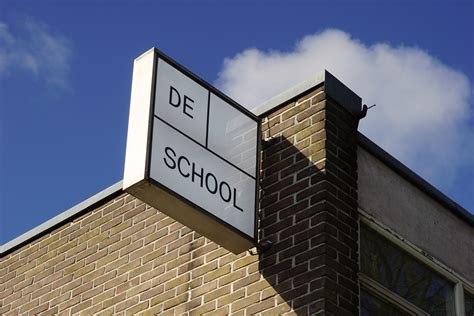 DE SCHOOL on Behance