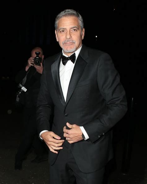 ปกพนโดย Bechir Medie ใน George Clooney cel mai frumos de la Hollywood