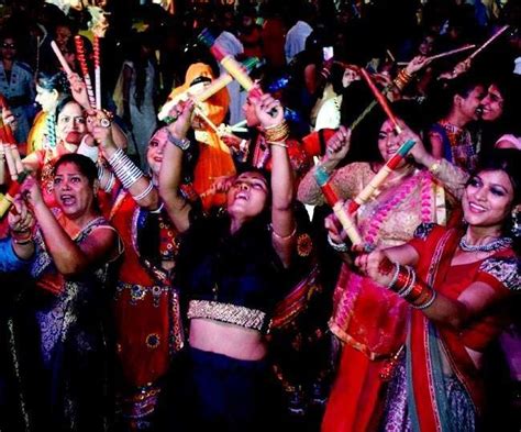 Garba Night In Delhi दिल्ली Ncr में इन जगहों पर हो रहा गरबा डांडिया नाइट्स का आयोजन आप भी हो