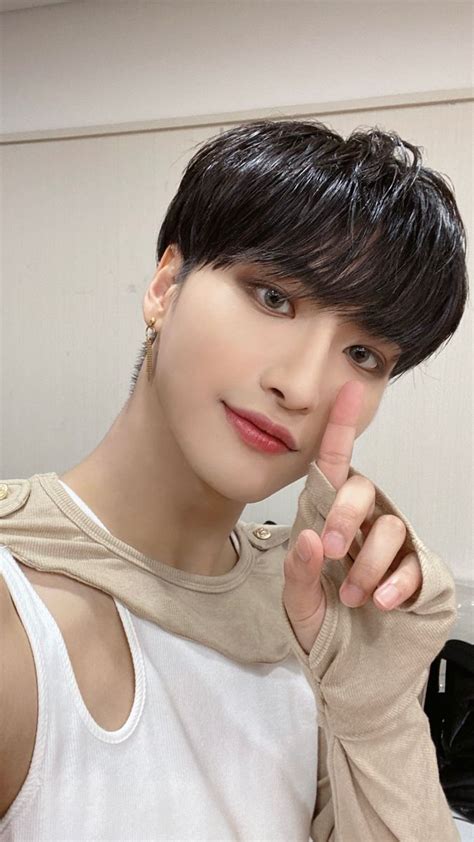 Pin By Jessica Amarante On Ateez Park Seong Hwa Kpop Kpop Guys