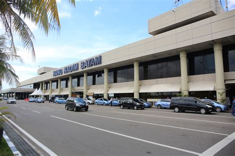 Arus Lalu Lintas Penumpang Di Bandara Internasional Hang Nadim Batam