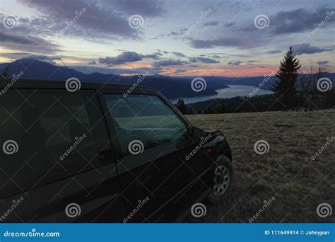 Fora Do Carro Da Estrada Na Paisagem Da Montanha Foto De Stock Imagem