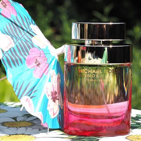 Nước Hoa Nữ Michael Kors MK Wonderlust Sensual Essence EDP 100ml N MHM