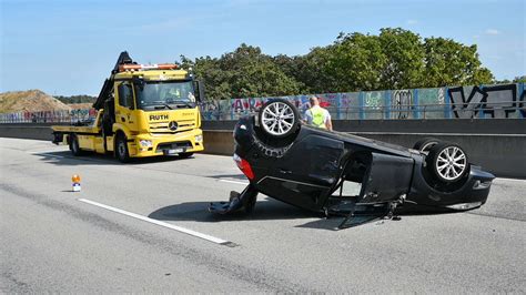 Unfall im Kreis Groß Gerau Auto kollidiert auf A60 mit Lkw und