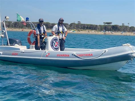 Paura in mare Gommone in difficoltà a bordo anche due bambini