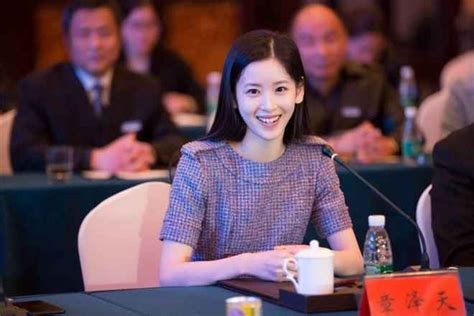 Hot girl trà sữa xứ Trung đẹp ngọt ngào tuổi