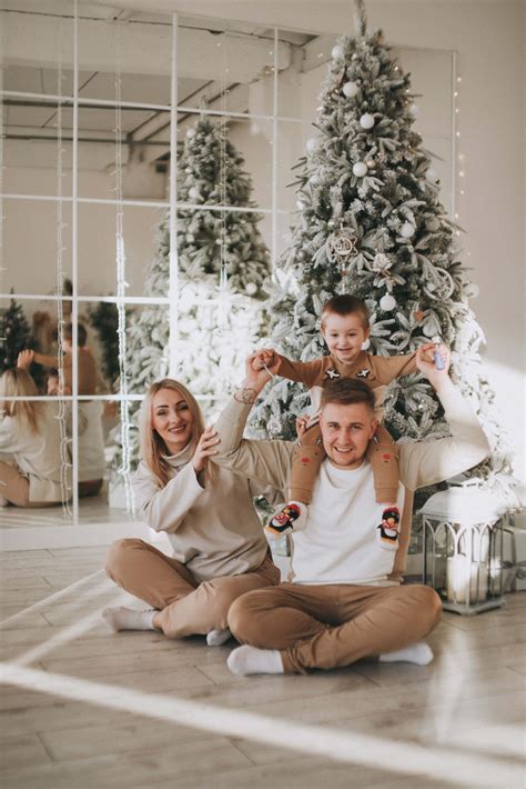 Download Family Christmas Picture | Wallpapers.com
