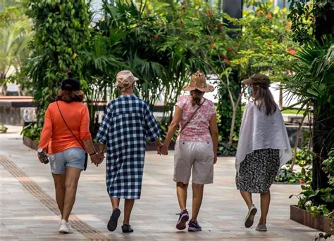 La esperanza de vida en América Latina se redujo por culpa del covid en cuántos años quedó