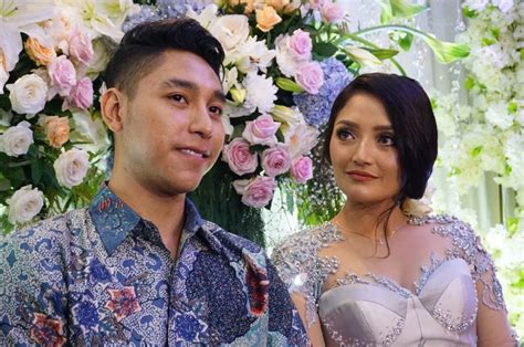 Pacaran Cuma 9 Bulan Siti Badriah Sudah Yakin Dengan Krisjiana