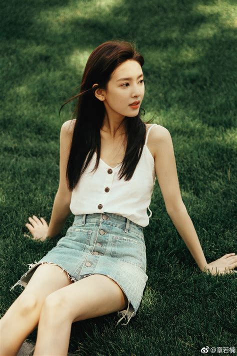 Chỉ một cú bấm follow đại gia Vương Tư Thông biến hot girl Trung Quốc thành hiện tượng mạng xã hội