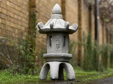 Large Japanese Lantern Pagoda Decoration Concrete Pagoda Figurine Stone ...