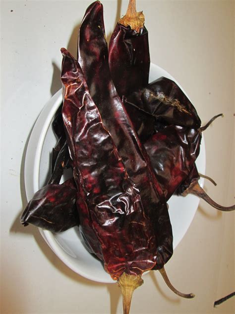 Dried Guajillo Chiles, 25 lbs — GREEN BULK