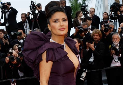 Salma Hayek Bikini Hammer Mit 56 Jahren Schauspielerin Als Milf Bejubelt News De