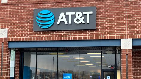 Phones, Internet & Holiday Tech Gifts at AT&T | AT&T Festival at Bel