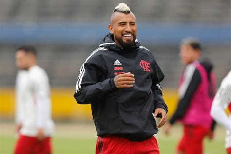 Vidal e quarteto ofensivo Flamengo está escalado para encarar o