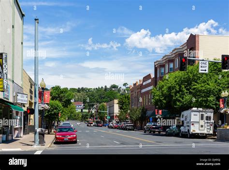 Main Street In Downtown Pendleton Oregon Usa Stock Photo Alamy