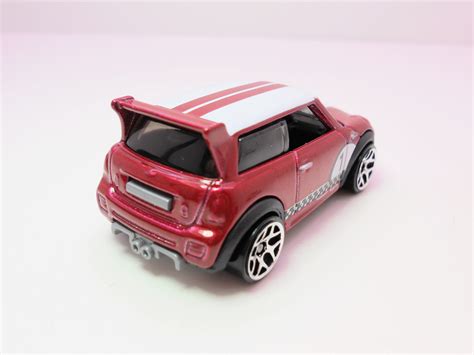 SOLOMINIS Hot Wheels 2011 MINI Challenge