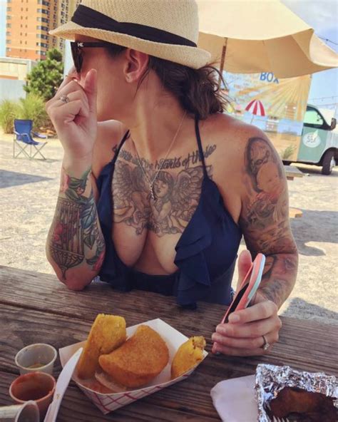 Hot Amateur Cleavage Porn Pic