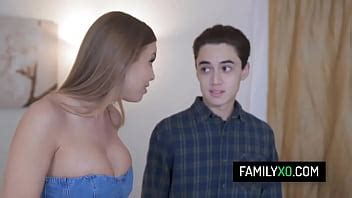 Madrastra MILF Caliente Britney Amber Folla Con Su Hijastro En La Cocina XVIDEOS