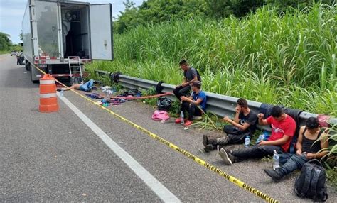 Abandonan tráiler con cerca de 100 migrantes en Veracruz muere uno