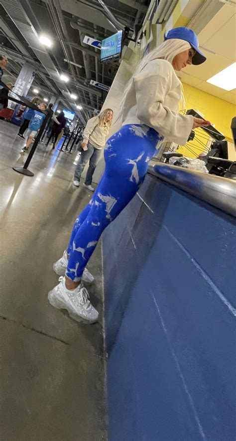 10 10 Platinum Blonde In Blue Leggings At Game Spandex Leggings Yoga Pants Forum