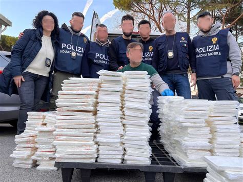 Contrasto Al Narcotraffico Arrestate Persone E Sequestrati Kg