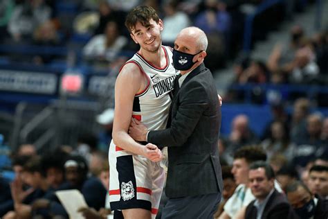 UConn men roll to 30-point win over Butler with Dan Hurley back