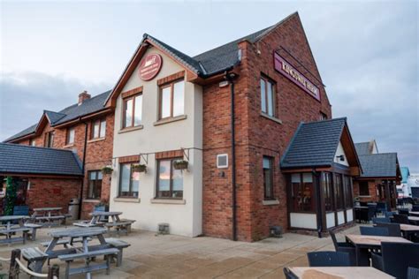 Review Dundees Kingsway Farm Offers Tasty Vegetarian Carvery