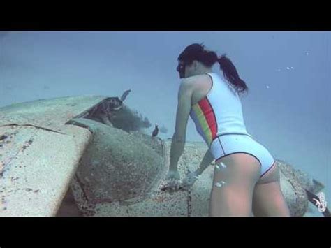 Hot Sexy Julia Wheeler Bikini Pics