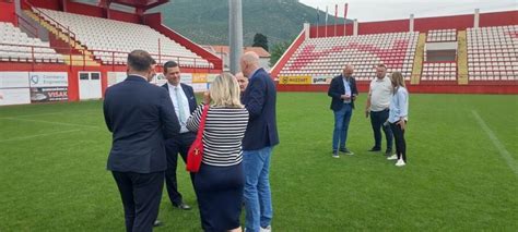 Delegacija Vlade HNK posjetila oštećeni stadion Rođeni FOTO N1