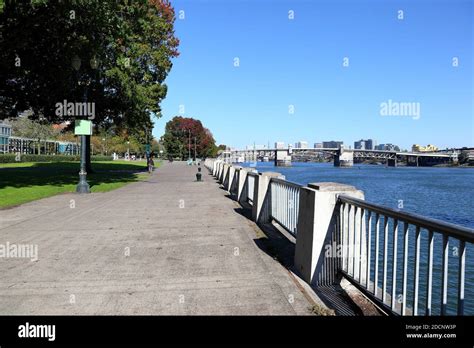 Waterfront park trail portland hi-res stock photography and images - Alamy