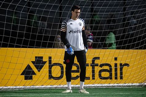 Léo Jardim é o goleiro mais defesas nas sete primeras rodadas