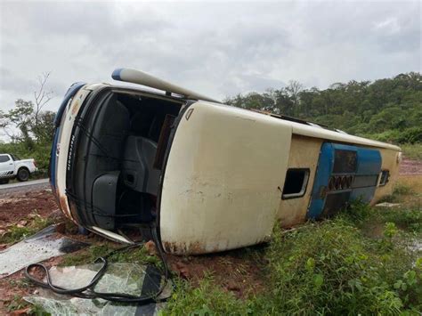 Topnews Aqui Você Tem Mais Conteúdo Ônibus Tomba E Deixa