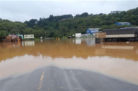 Rodovias Do Paran T M Dezenas De Bloqueios Ap S Fortes Chuvas Siga