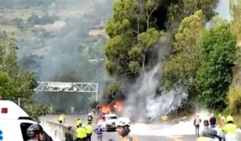 Accidente En La V A Bogot Villavicencio Deja Un Veh Culo En Llamas