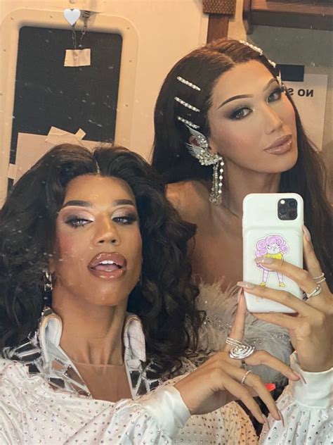 𝗌𝗈𝗃𝗂𝗇𝖼𝖺𝖿𝖾 Drag queen makeup Naomi smalls Wedding hairstyles