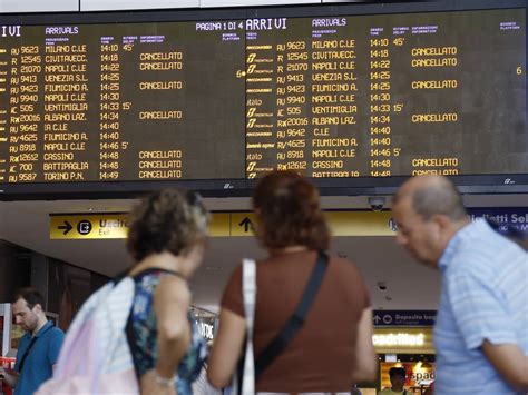 Treni Caos In Centrale A Milano Guasto Alla Linea Elettrica Ritardi