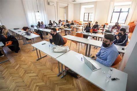 Ova dva fakulteta požurila su s odlukama o uvođenju Covid potvrda za