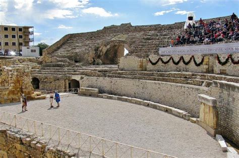 El Anfiteatro De Tarraco Es Un Edificio Romano Construido Muy Cerca Del