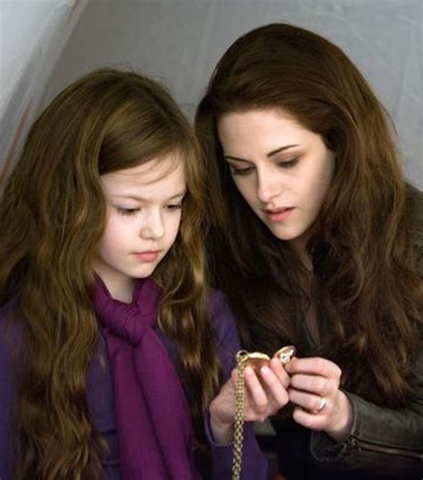 Twilight’s Renesmee Cullen Is All Grown Up - ‘Twilight’ Where Are They Now?