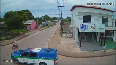 Vídeo Mulher é atropelada por viatura da PM em Rorainópolis Roraima G1