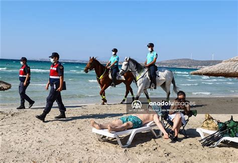 Turquie Les Gendarmes Cheval Assurent La S Curit Des C Tes D Izmir