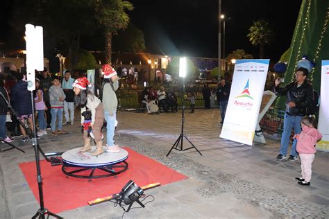 10 12 24 Activación en Plaza de Armas por el encendido del árbol