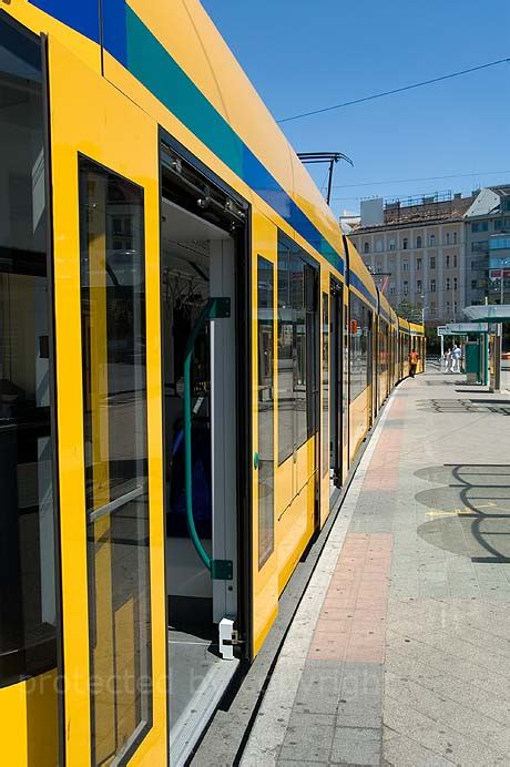 Artikuliert Laengste Strassenbahn Der Welt In Budapest